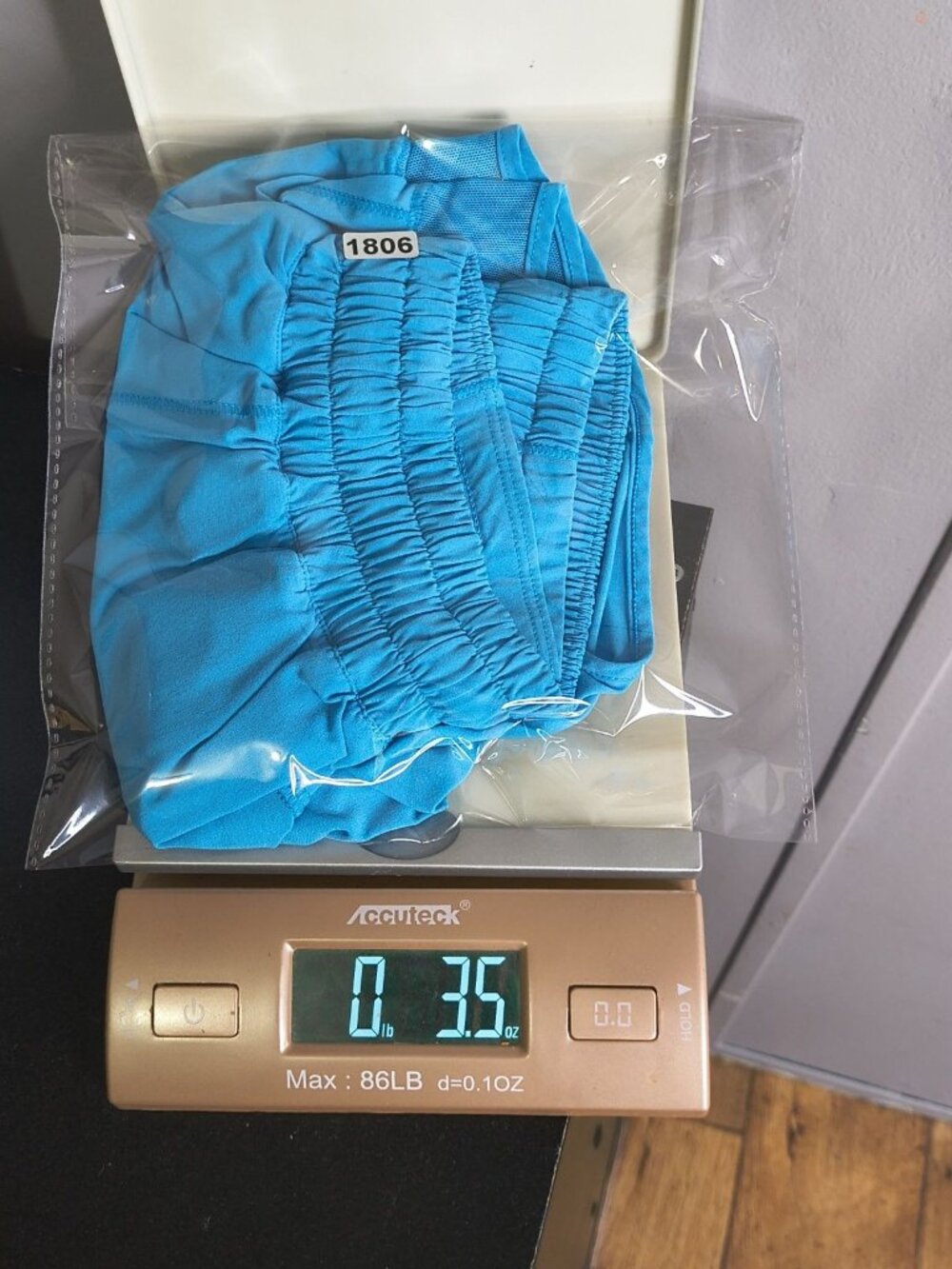 Lululemon SIZE 2 Hotty Hot LR low rise 2.5” athletic shorts in blue - Picture 13 of 13